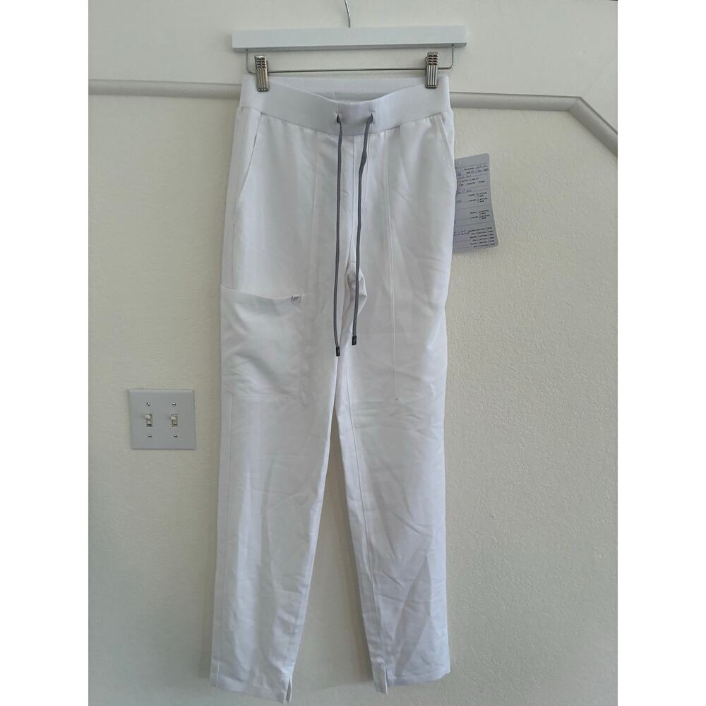 NWT Fabletics Womens White XS Tall Ion Scrub Jogger READ